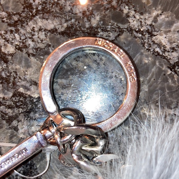 Micheal Kors Fur Pom Pom - Picture 3 of 6